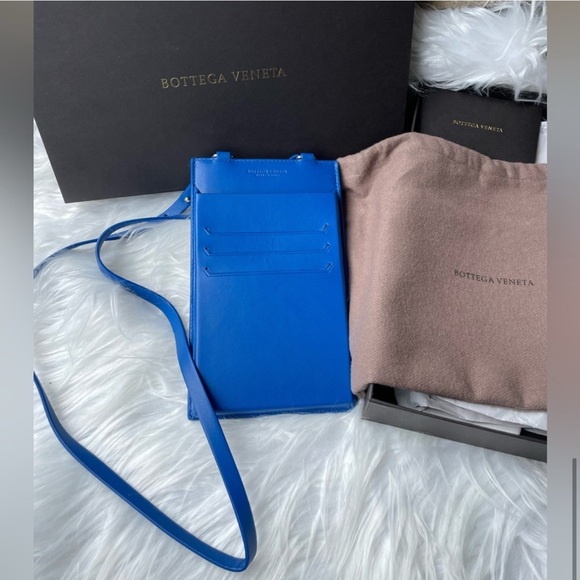NWOT Bottaga Veneta Maxi Intrecciato Leather Phone/Card Holder on Strap-Blue - Picture 11 of 11